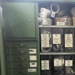 Ersatzteilschrank
