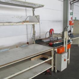 Kartonagenverschlußmaschine