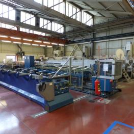 Three-chamber pipe cleaning system