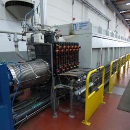 Vacuum annealing furnace