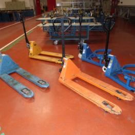 Paletten und Faßhubwagen