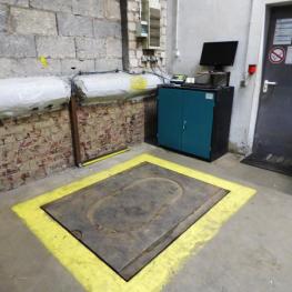 Floor scale