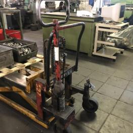 Tool pallet truck