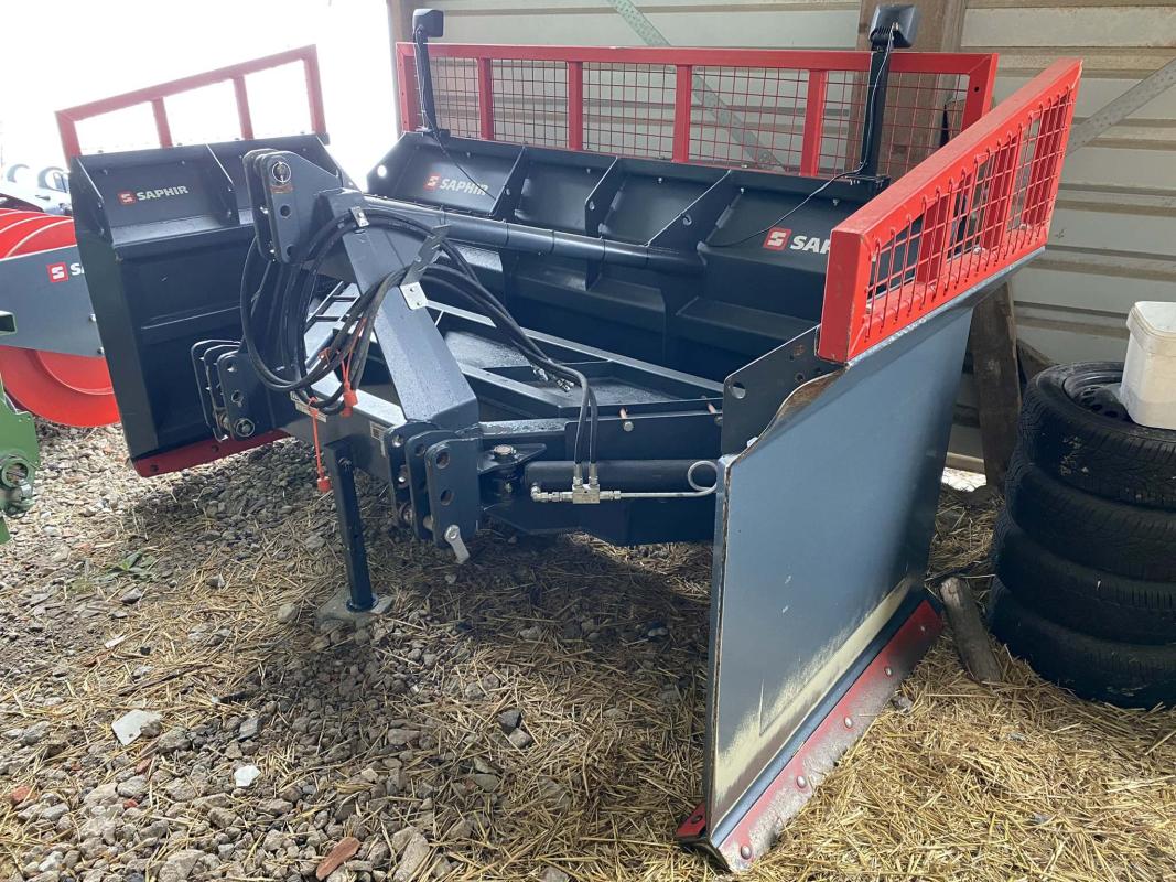 Maize and green slurry blade