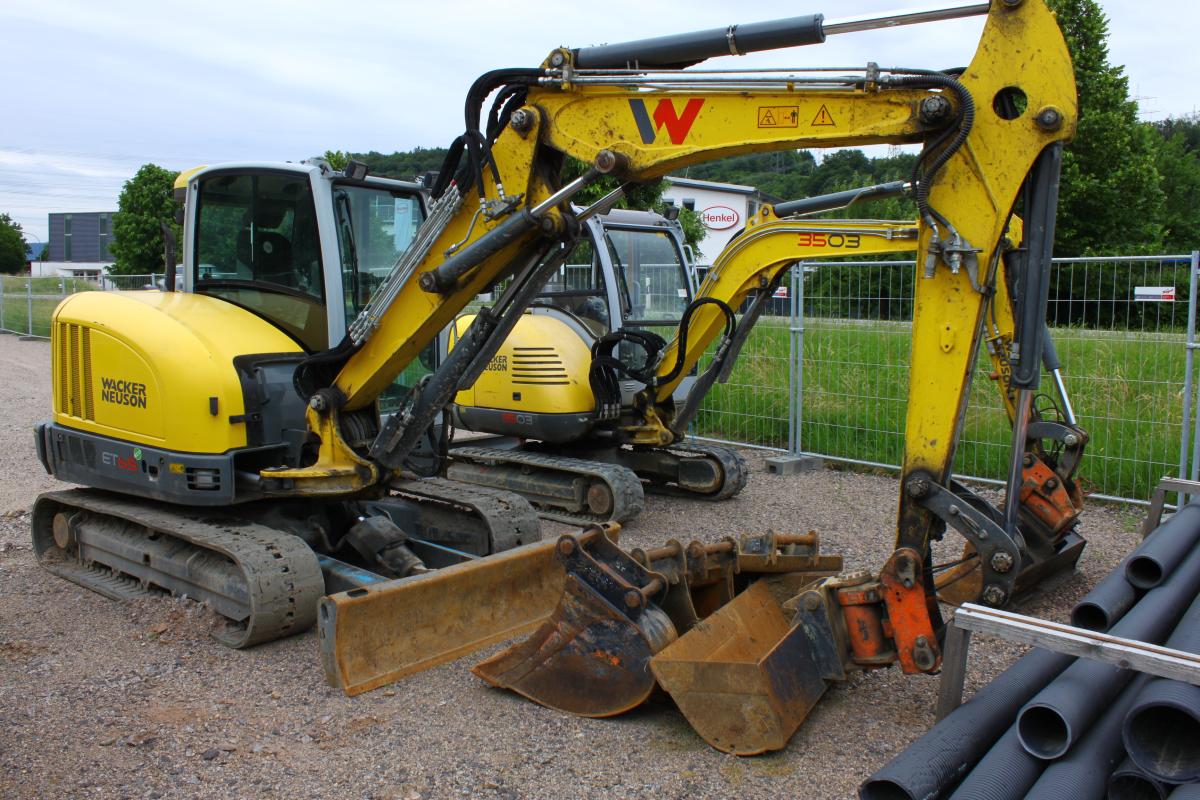 Mobile excavator