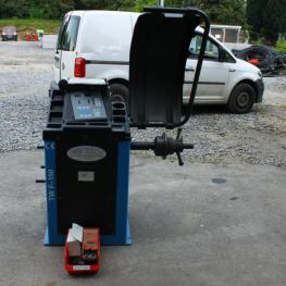 Reifenauswuchtmaschine