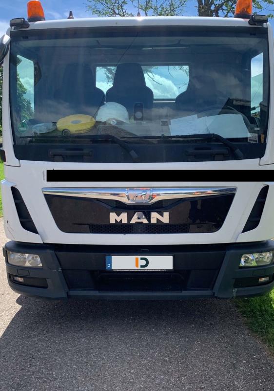 LKW, amtl. Kennzeichen LB SE 1453