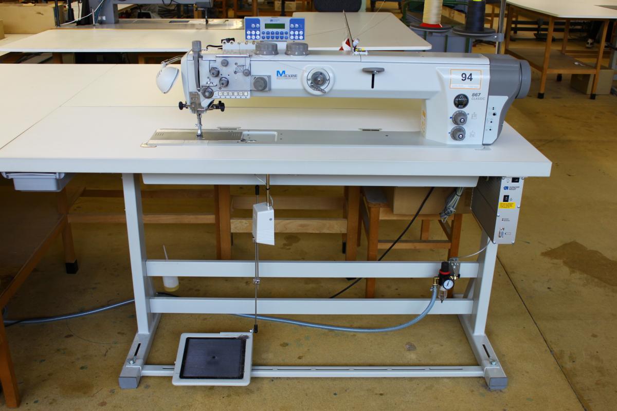 Single-needle lockstitch long arm industrial sewing machine