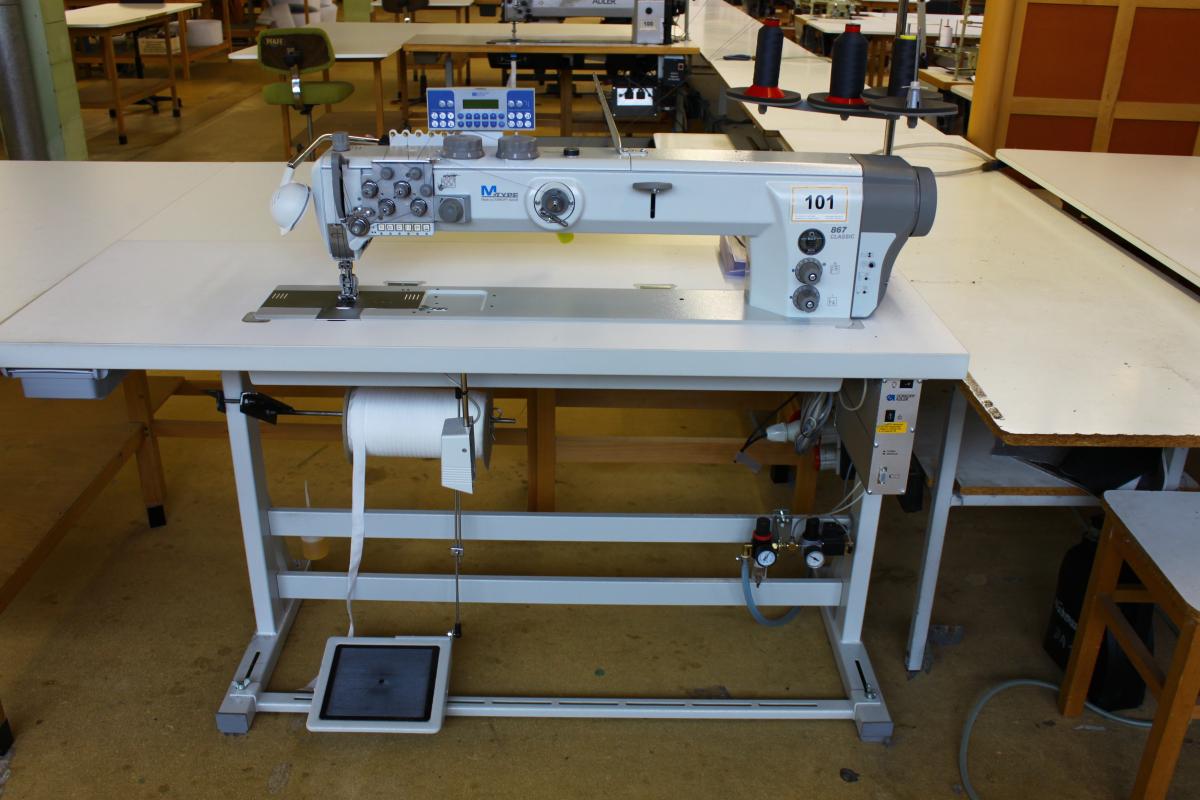 Dual-needle long-arm industrial sewing machine
