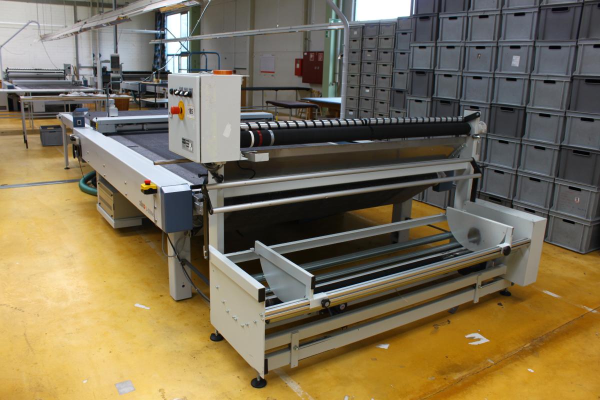 Textile cutting machine