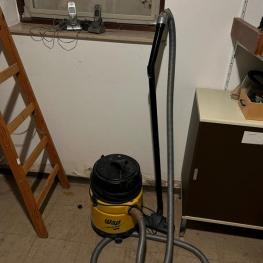 Industrial Vacuum Cleaner