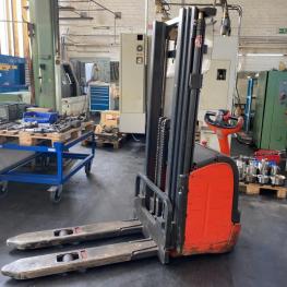 Electric Stacker Truck