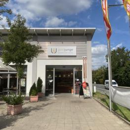 Block Lot: Complete Branch Equipment With Outdoor Area