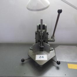 Eckenrundstoßmaschine