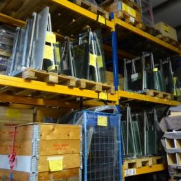 Glaslager und Transportgestelle
