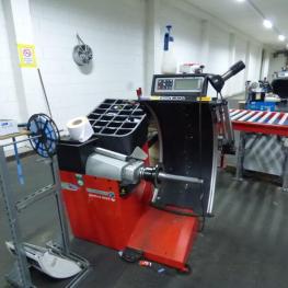 Reifenwuchtmaschine