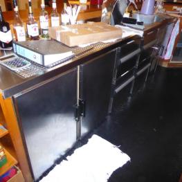 Refrigerated counter