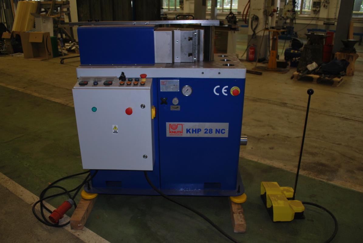 Bending and straightening press