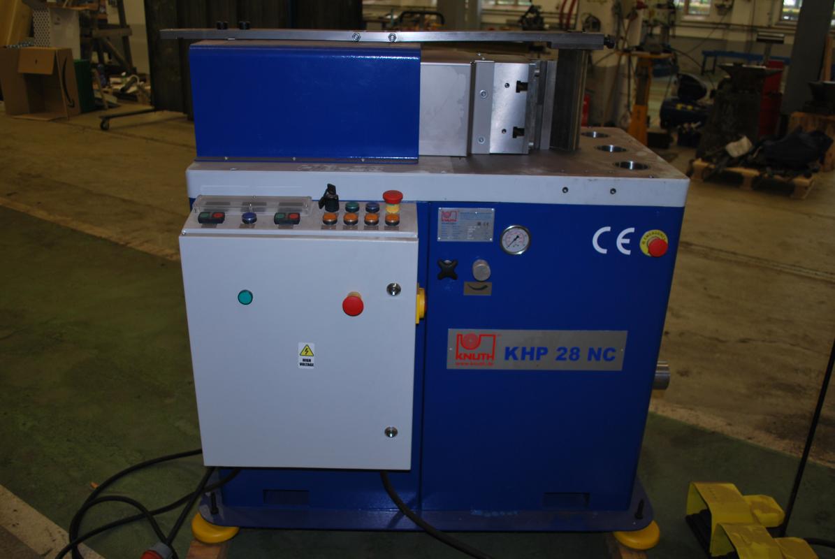Bending and straightening press