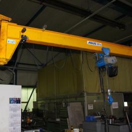 Column Mounted Slewing Crane