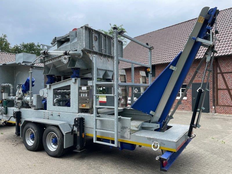 Mobile vacuum separator