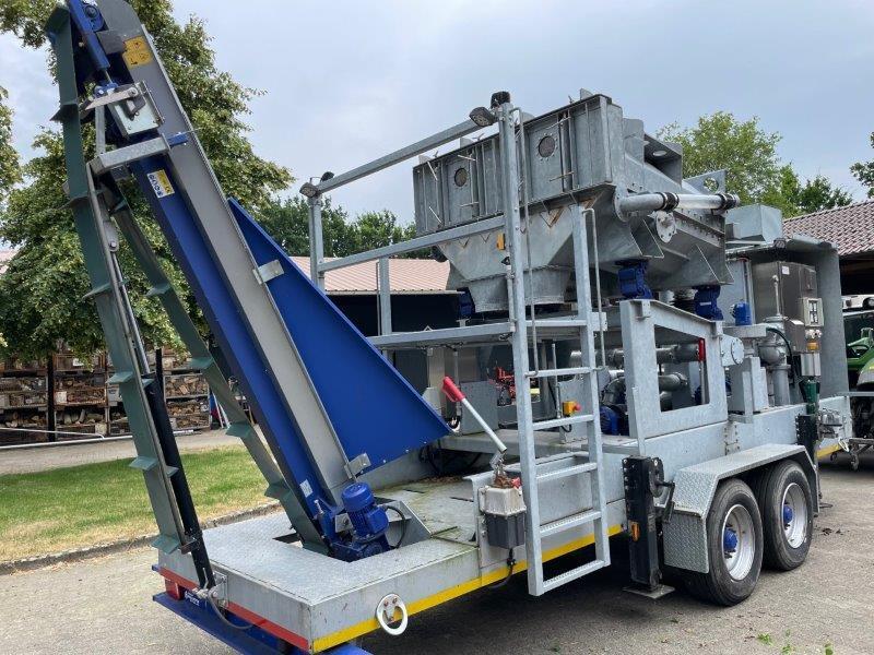 Mobile vacuum separator