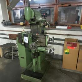 Universal drilling and milling machine