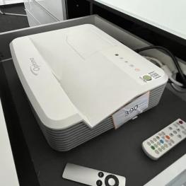 Short Throw Projector