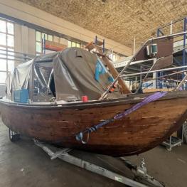 Bierausschank Umgebautes Kajütboot