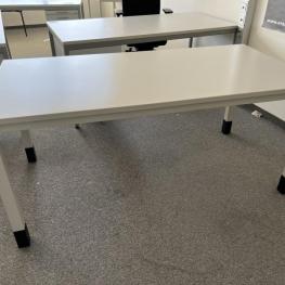 Posten Schreibtische