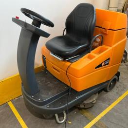 Aufsitzscheuersaugmaschine